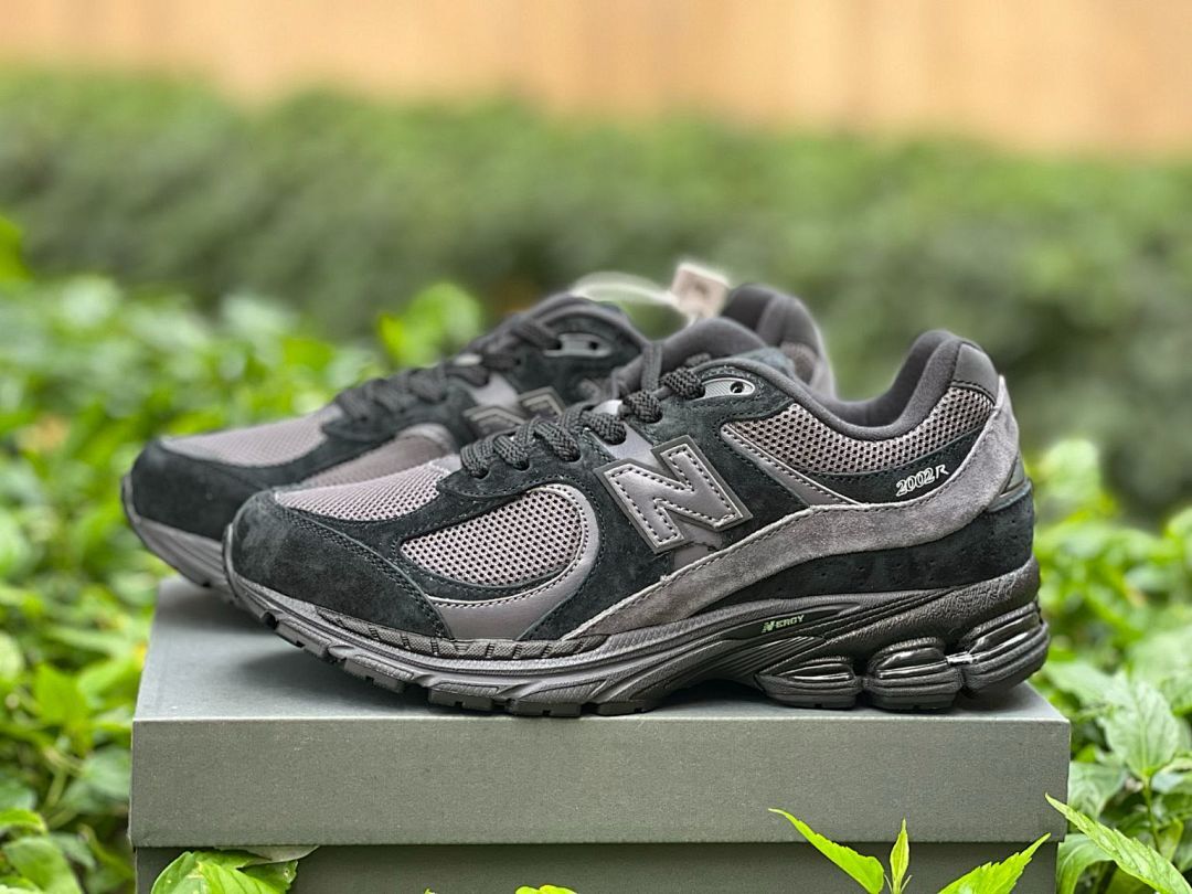 New Balance 2002R Phantom Dark Grey Black Lifestyle Sneakers M2002RVA