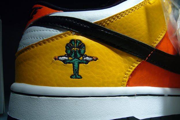 Nike SB Dunk Low Pro Raygun Home 304292-802