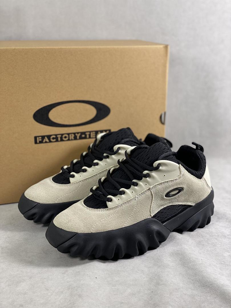 Oakley Factory Team Flesh Sandal Oatmeal Black Sneakers