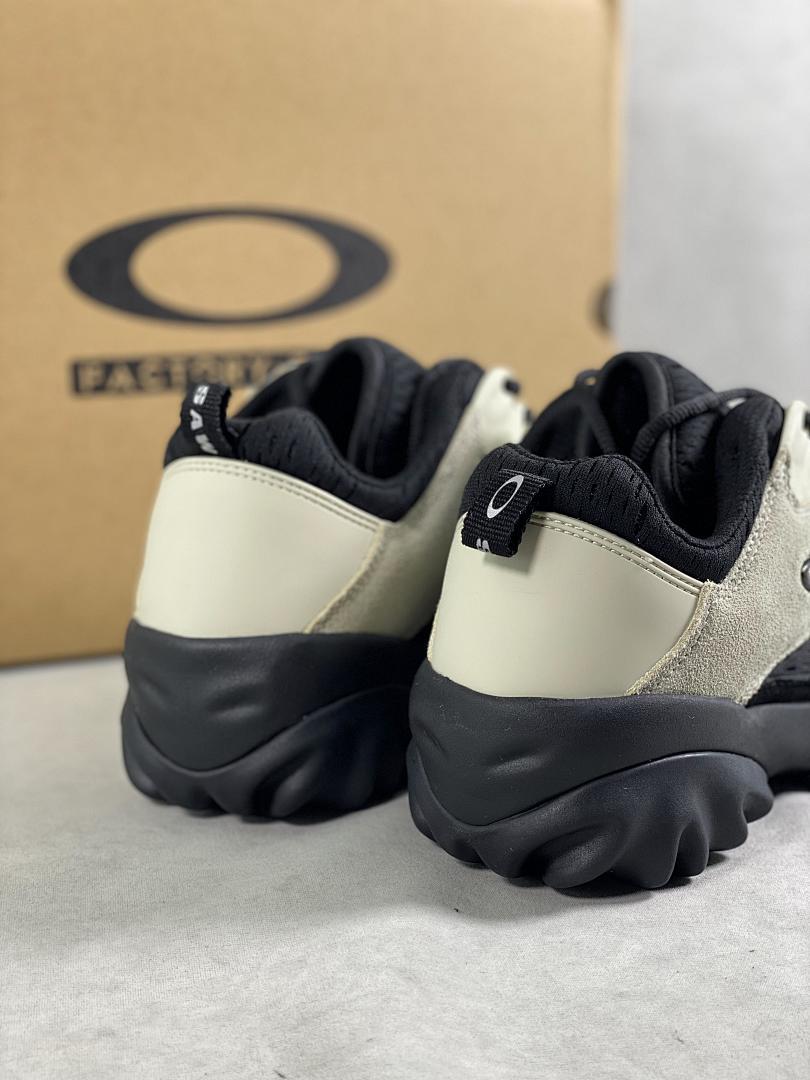 Oakley Factory Team Flesh Sandal Oatmeal Black Sneakers