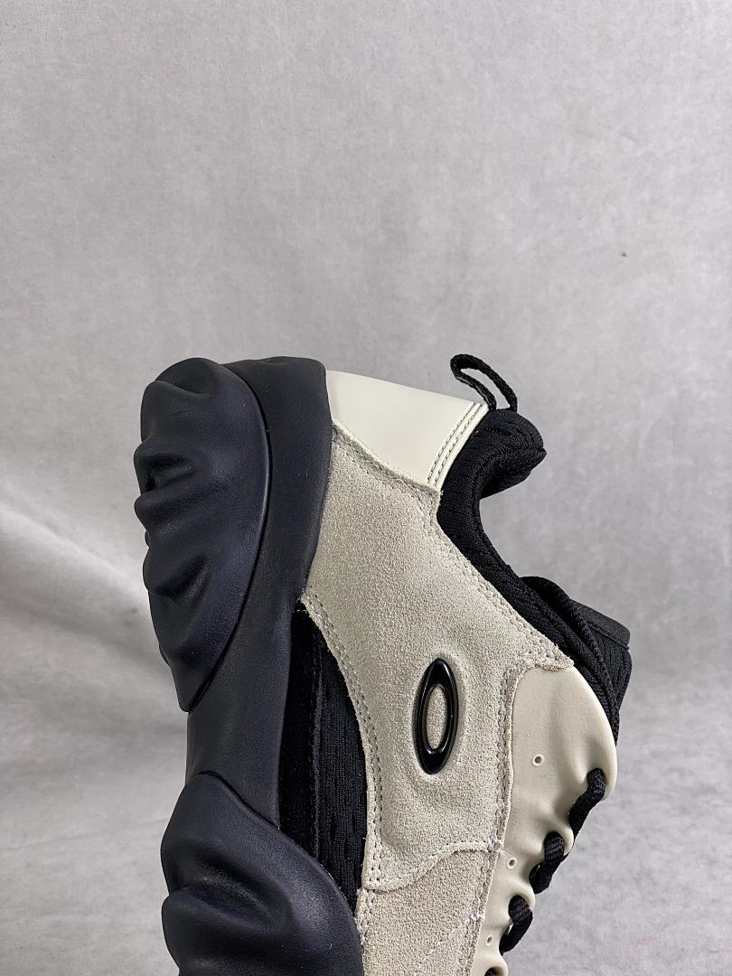 Oakley Factory Team Flesh Sandal Oatmeal Black Sneakers