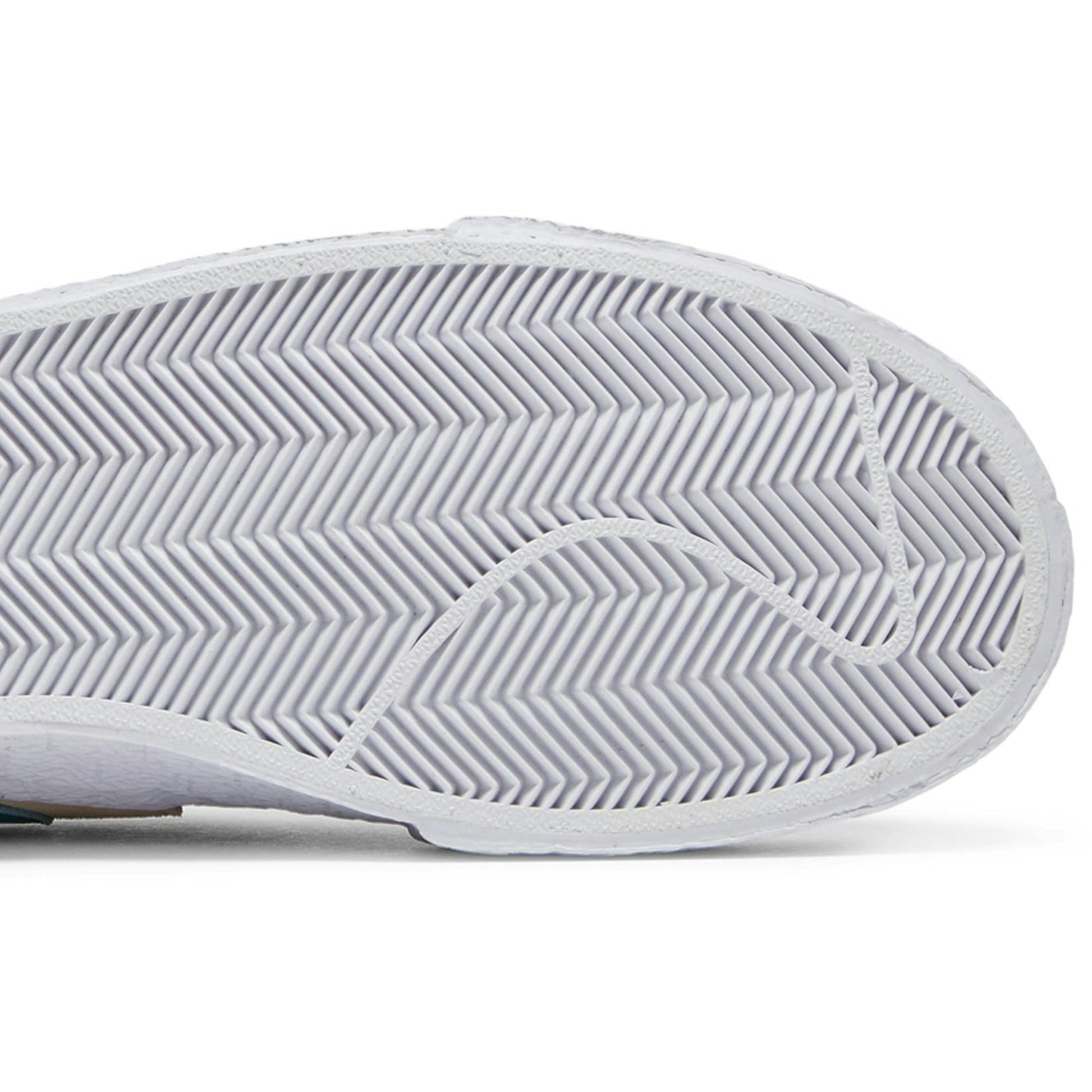 KAWS X Sacai X Nike Blazer Low Reed DM7901-200