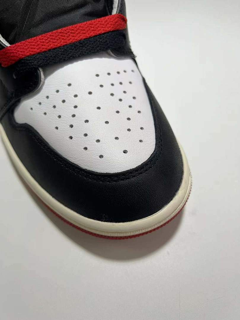 Air Jordan 1 High OG Black Toe Vintage Aged Midsole Retro Sneakers