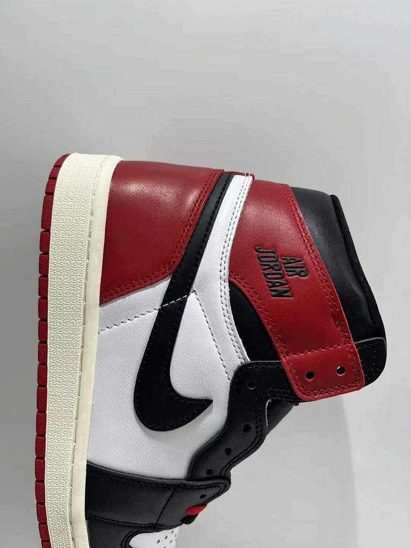 Air Jordan 1 High OG Black Toe Vintage Aged Midsole Retro Sneakers