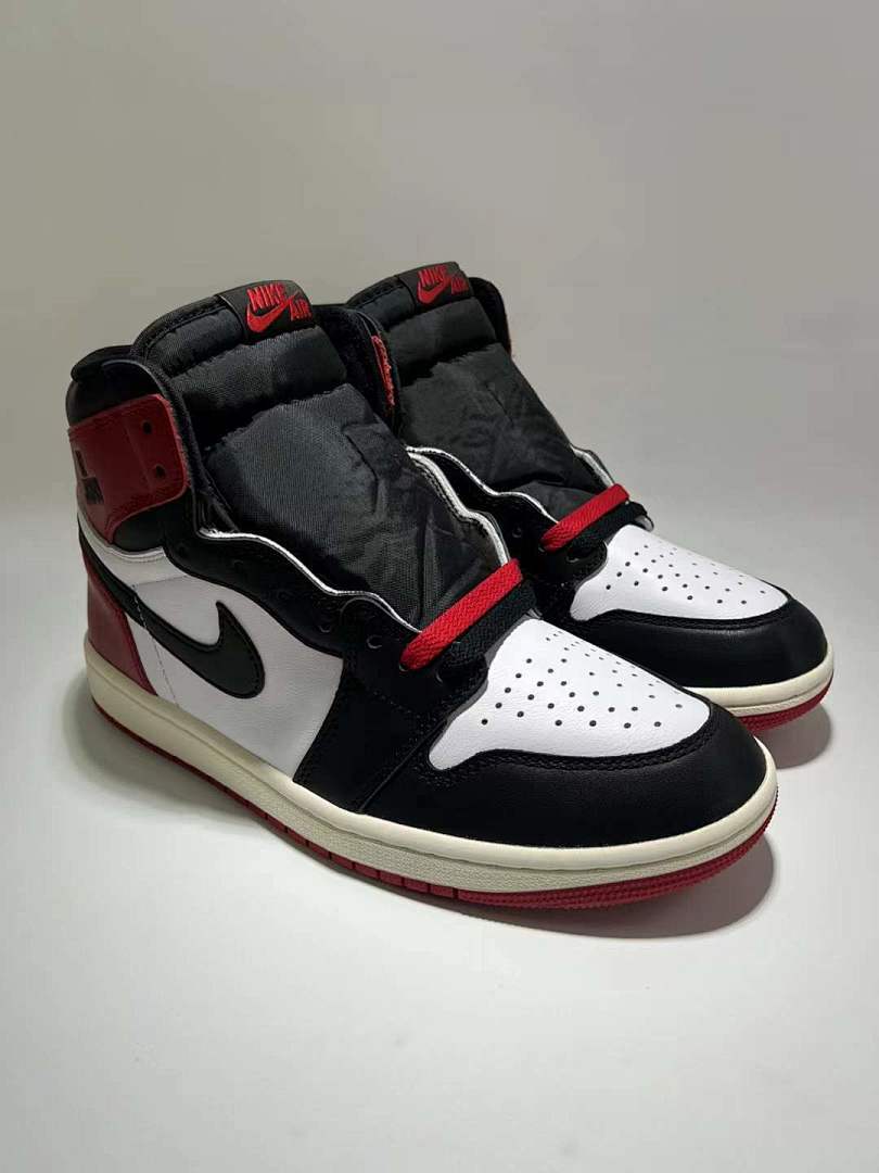Air Jordan 1 High OG Black Toe Vintage Aged Midsole Retro Sneakers