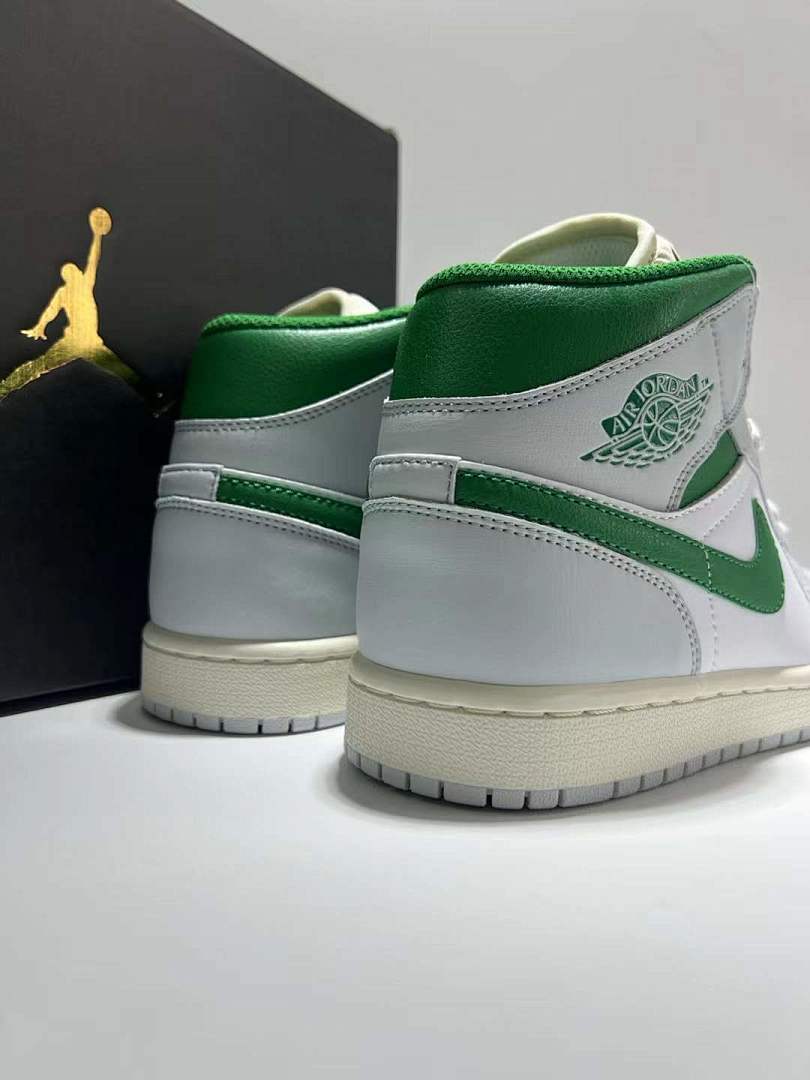 Nike Air Jordan 1 Retro High OG White Light Grey Green Sail Vintage Sneakers
