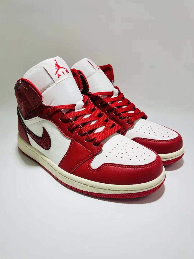 Nike Air Jordan 1 Retro High OG WMNS 'Varsity Red / White' Cracked Leather Sneakers FD2596-100