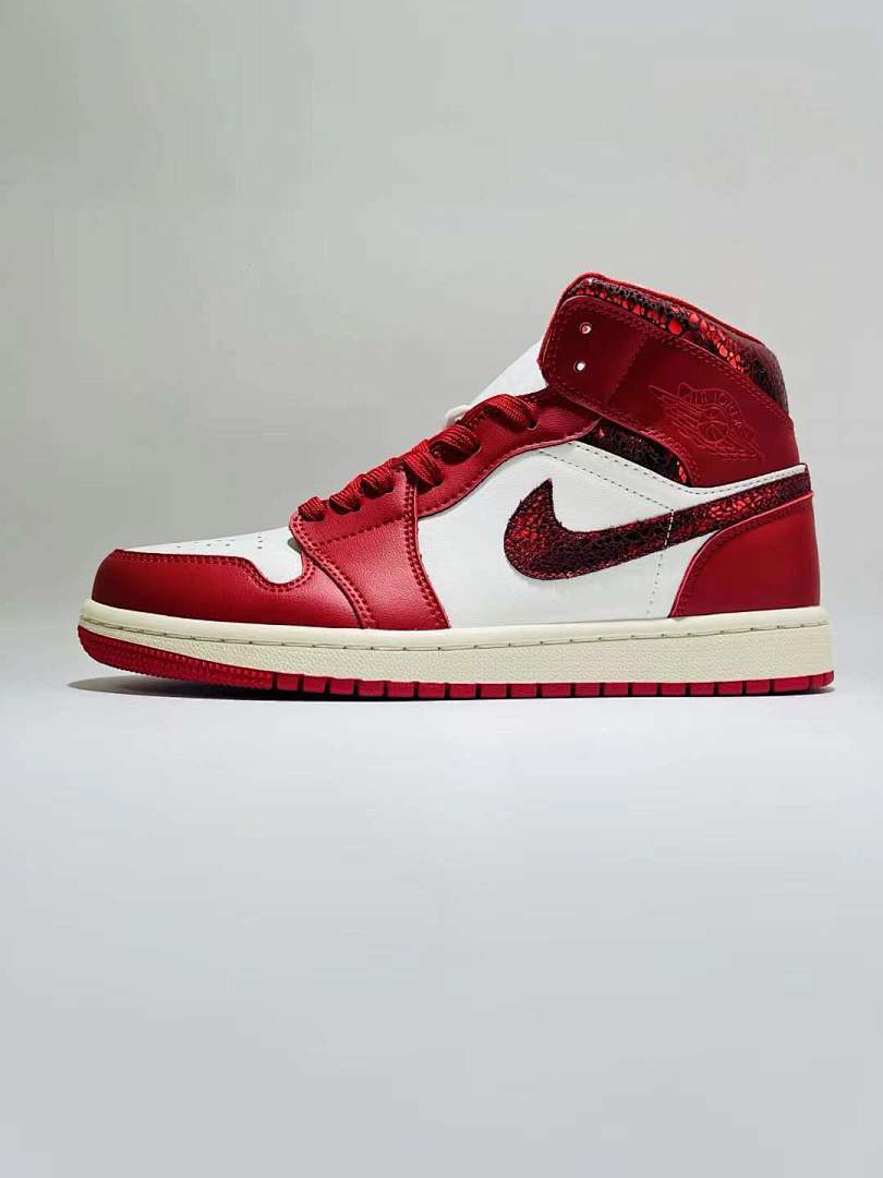 Nike Air Jordan 1 Retro High OG WMNS 'Varsity Red / White' Cracked Leather Sneakers FD2596-100
