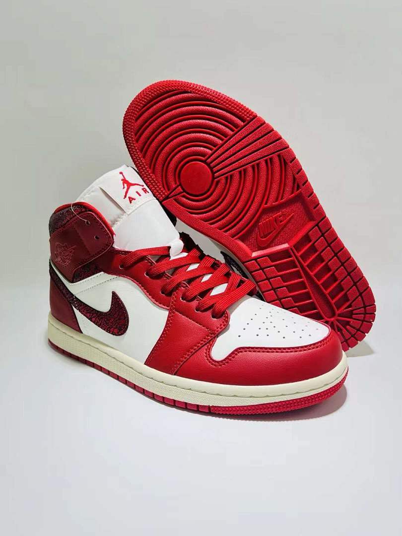Nike Air Jordan 1 Retro High OG WMNS 'Varsity Red / White' Cracked Leather Sneakers FD2596-100