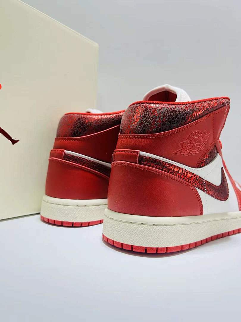 Nike Air Jordan 1 Retro High OG WMNS 'Varsity Red / White' Cracked Leather Sneakers FD2596-100
