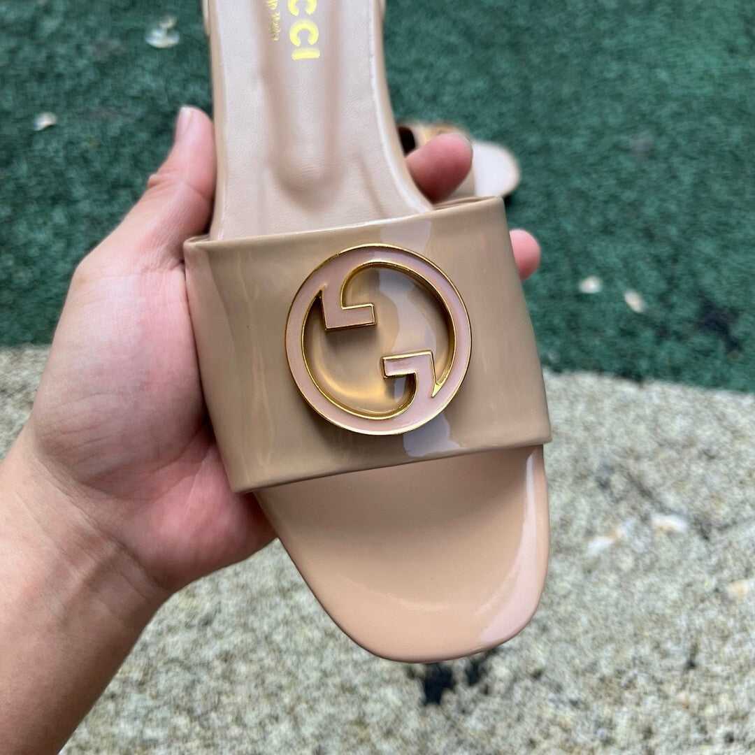 Gucci Women's Interlocking G Patent Leather Slide Sandal 646274 HGR00 9506