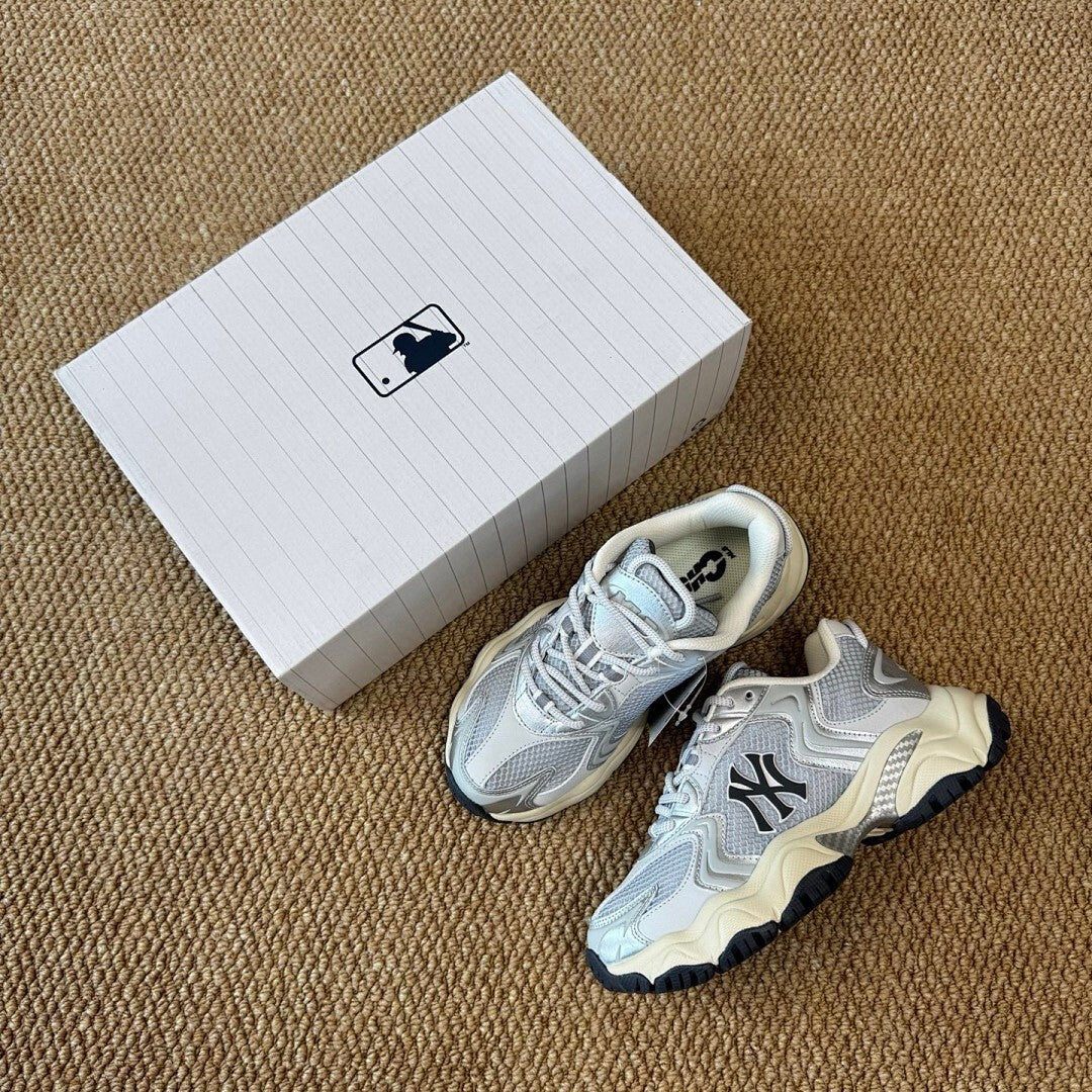 MLBN Big Baller A Chunky Sneaker New York Yankees Silver 3ASXC011N
