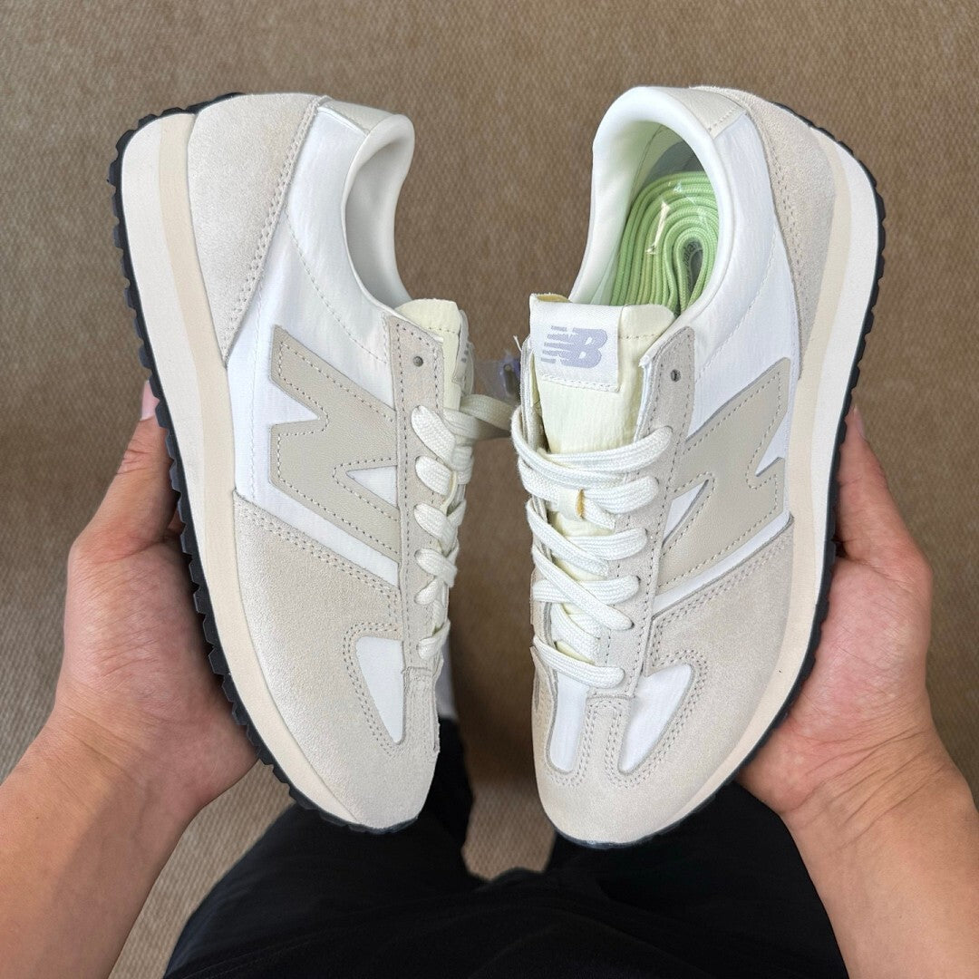 New Balance U320 Off White Sand