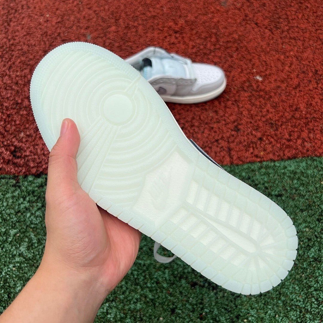 Jordan 1 Low OG Atmosphere Grey FN5994-001