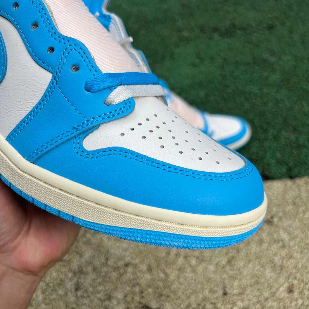 Air Jordan 1 Retro High OG 'University Blue' 555088-134