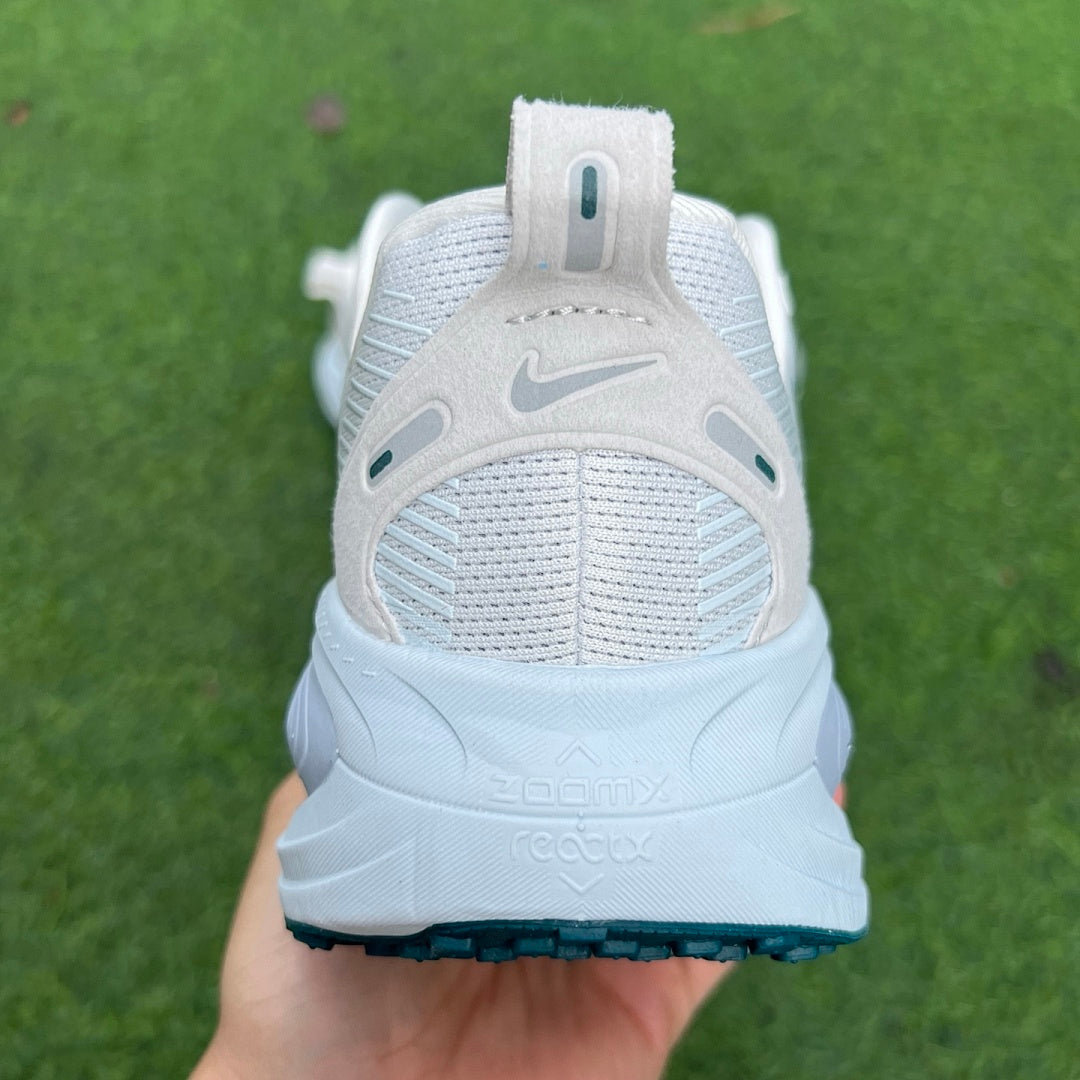 Nike ZoomX Invincible Run Flyknit 3