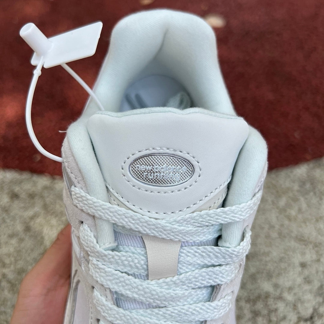 New Balance 2002R M2002RDD Light Grey