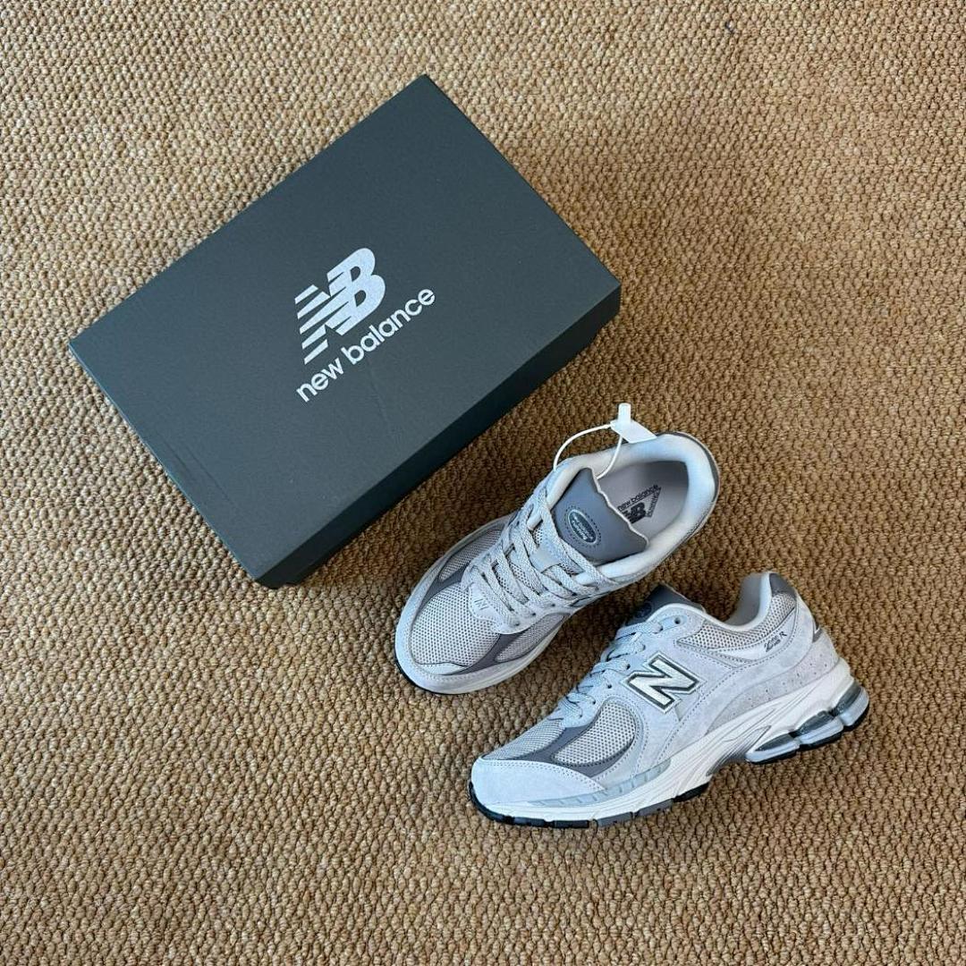 New Balance 2002R Gray M2002RCA
