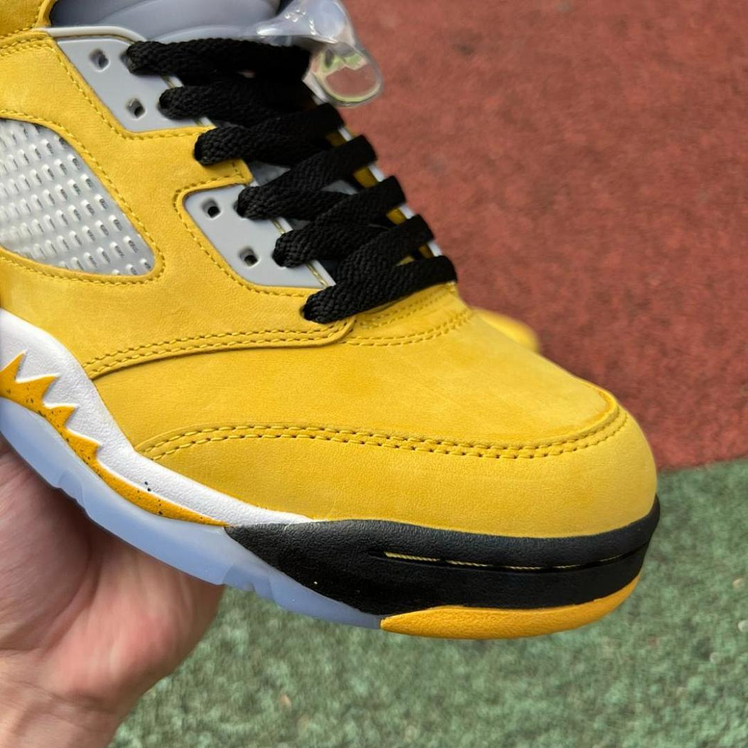 Air Jordan 5 Retro University Gold CT4838-700