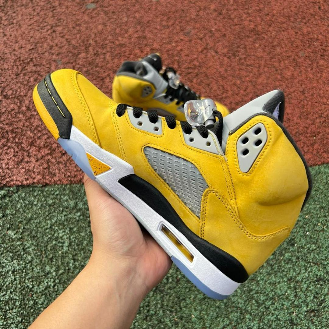 Air Jordan 5 Retro University Gold CT4838-700