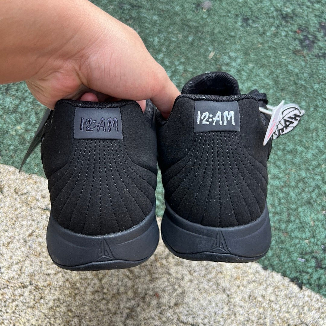 Nike Kyrie Low 5 Black White DJ6014-001