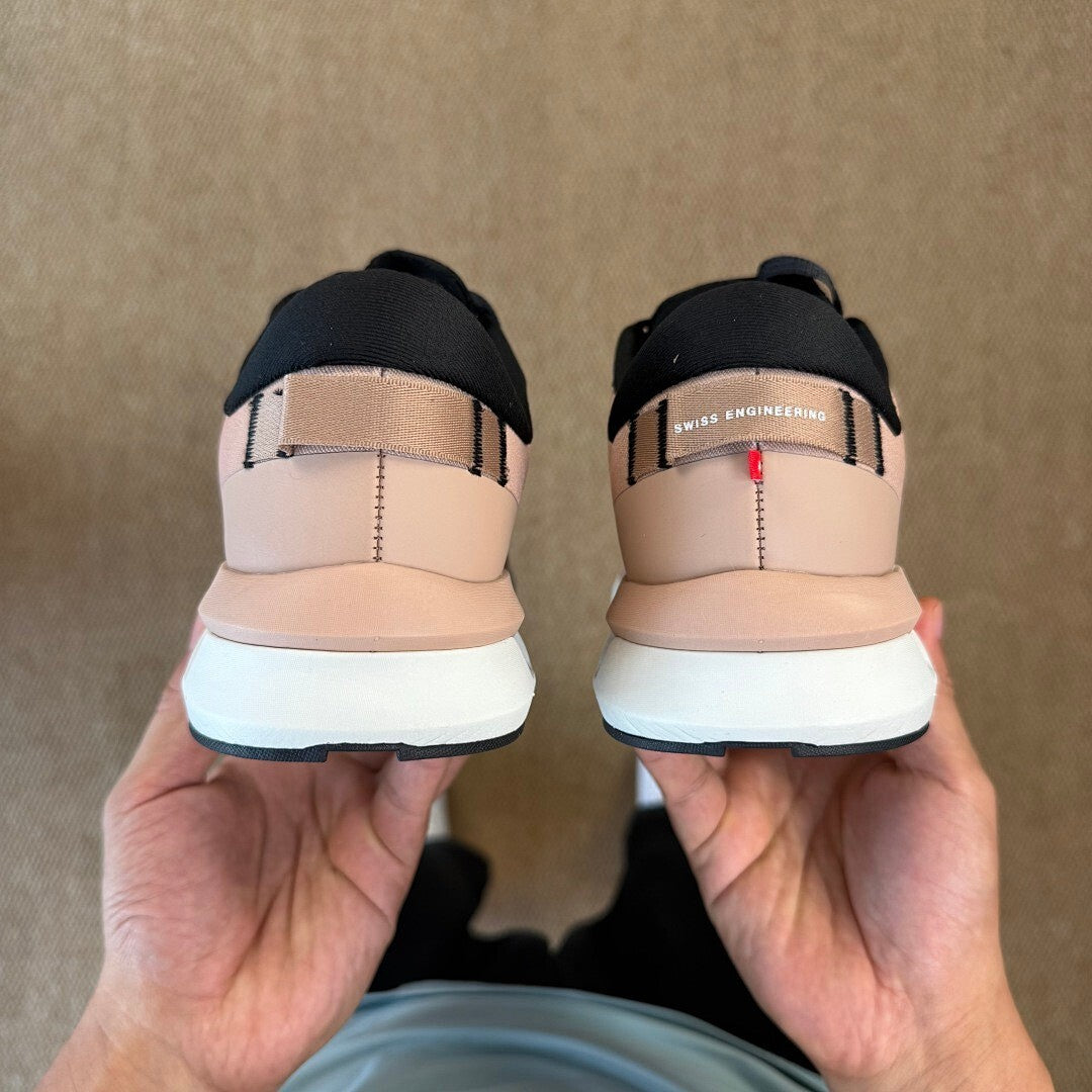 On Cloudmonster Undyed | Rose