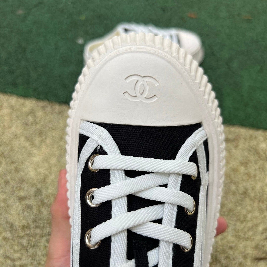 CHANEL Mules in Canvas, White & Black G43690 X56531 K4004