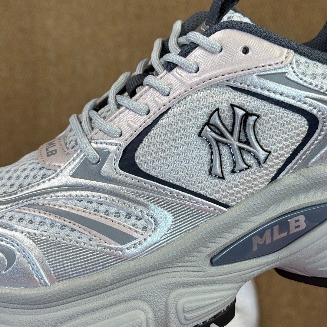 MLB New York Yankees Chunky Liner Basic Shoes Silver 3ASXCB12N 50SGS