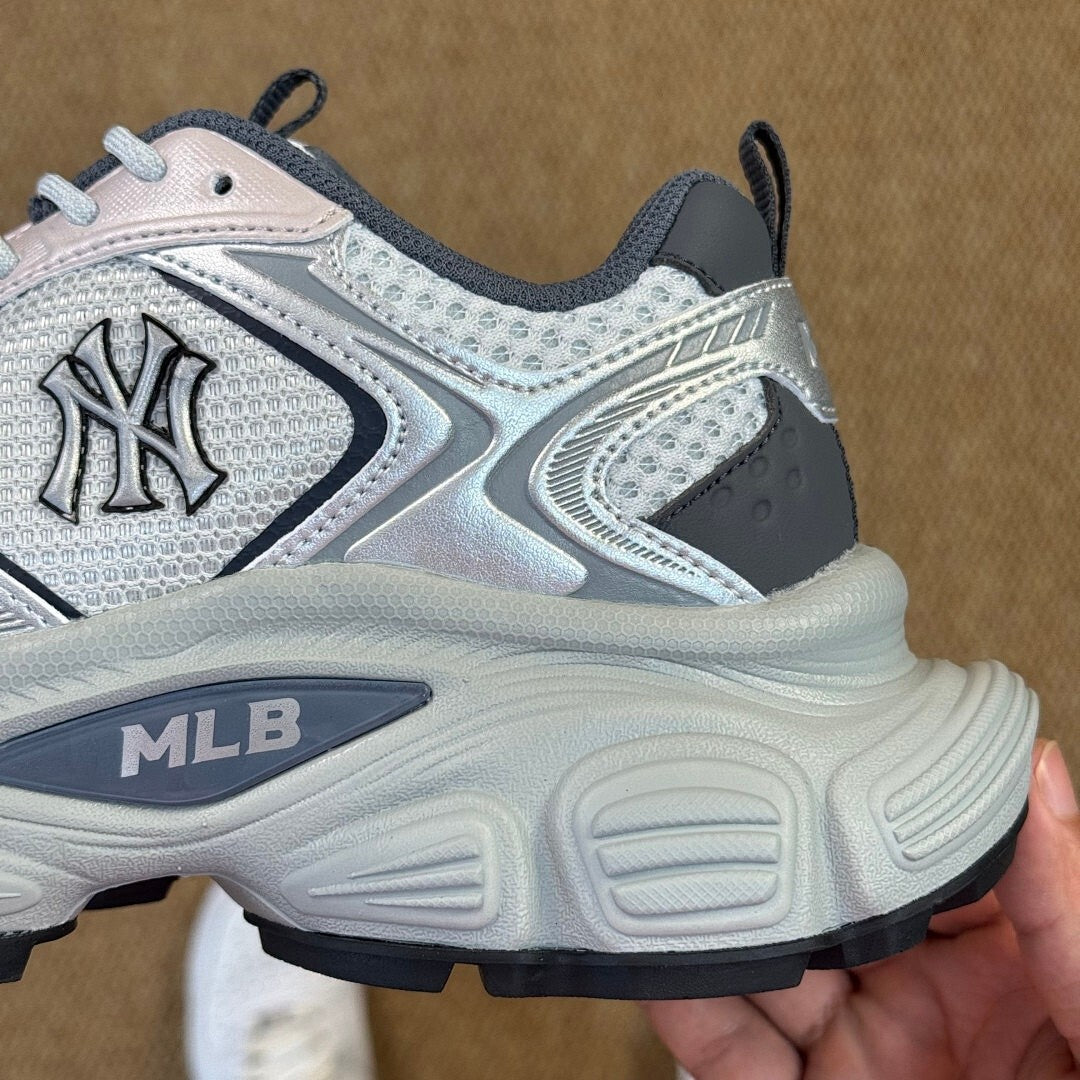 MLB New York Yankees Chunky Liner Basic Shoes Silver 3ASXCB12N 50SGS