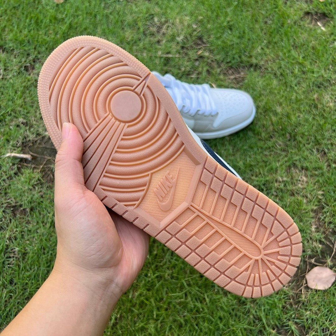 Air Jordan 1 Low Sail Black Gum Med Brown 553558-120
