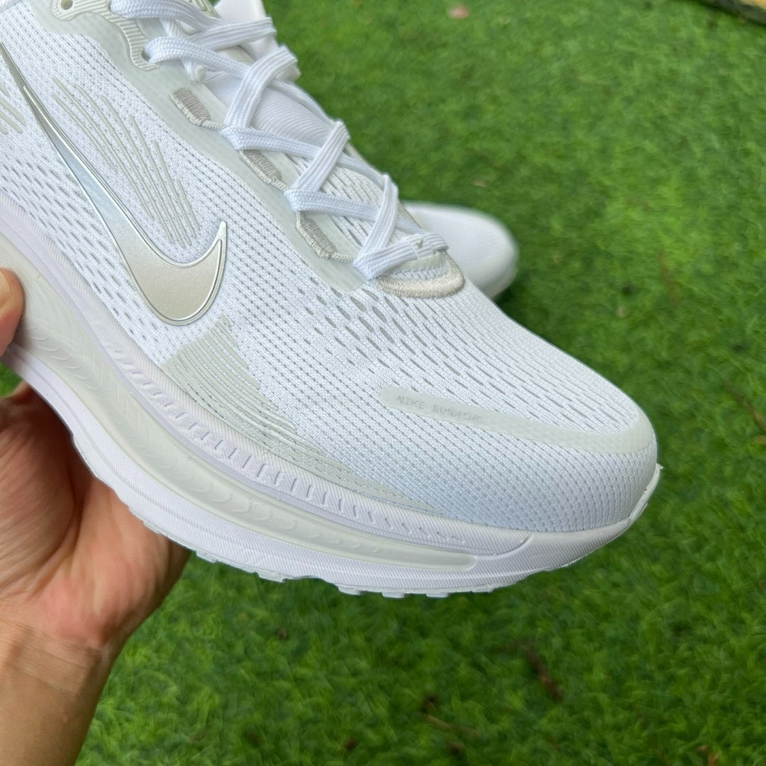 Nike ZoomX Invincible Run Flyknit 3 DV6778-100 White Metallic Silver Pure Platinum
