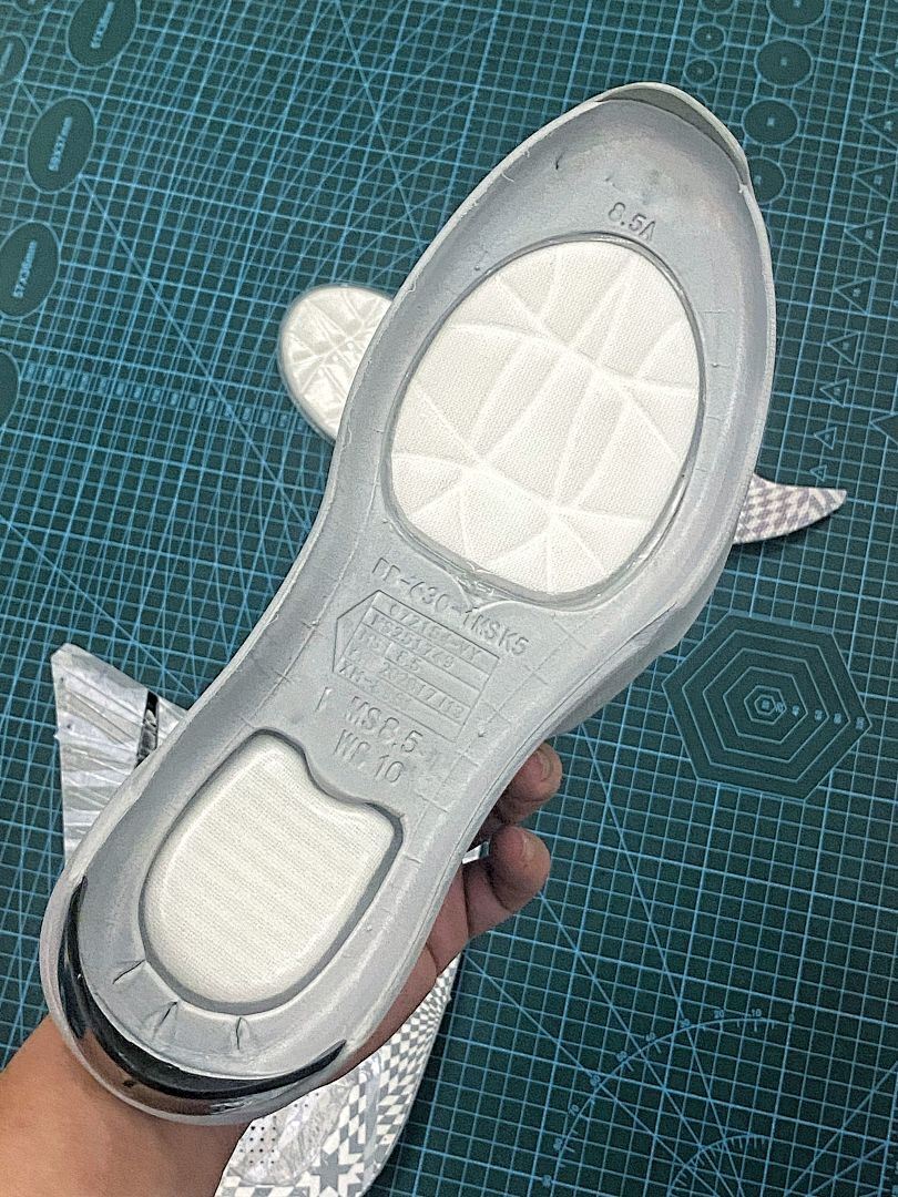 Nike Kobe 5 Protro Grey White Checkerboard Radial Swirl Pattern