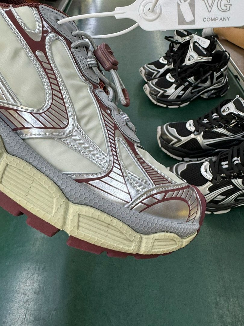 Balenciaga 3XL Trainer Beige/Red 734734W3XL69095