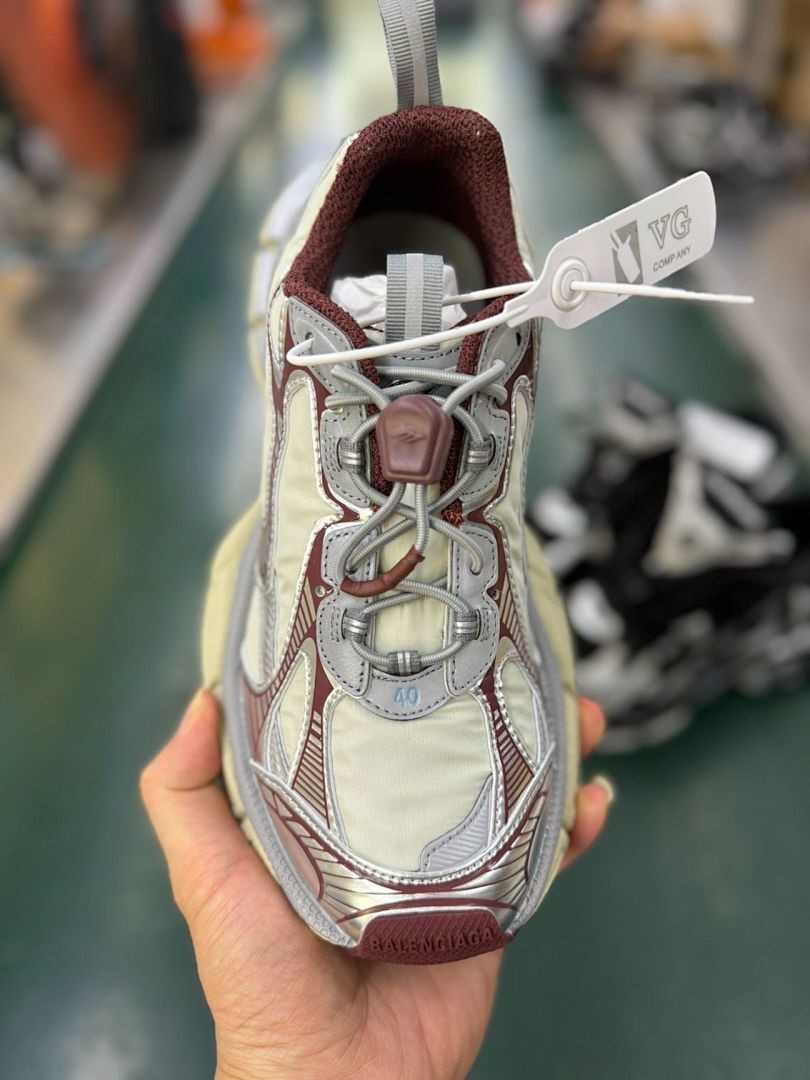 Balenciaga 3XL Trainer Beige/Red 734734W3XL69095