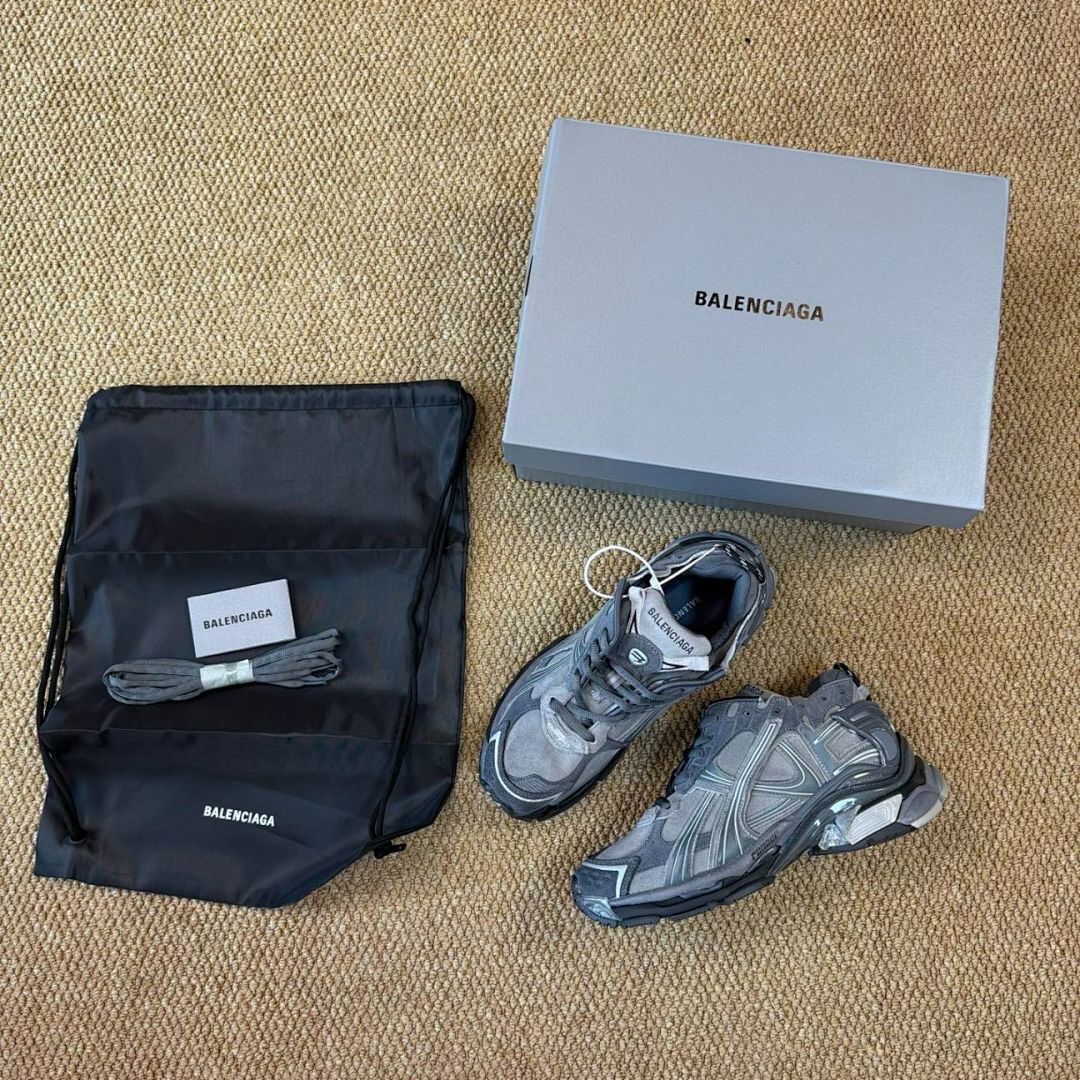 Balenciaga Runner Sneaker Grey 677403W3RFN1290