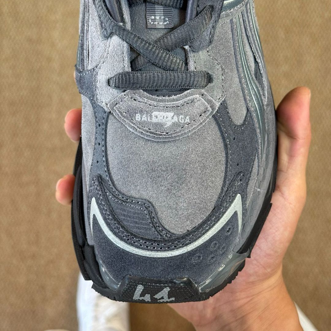 Balenciaga Runner Sneaker Grey 677403W3RFN1290