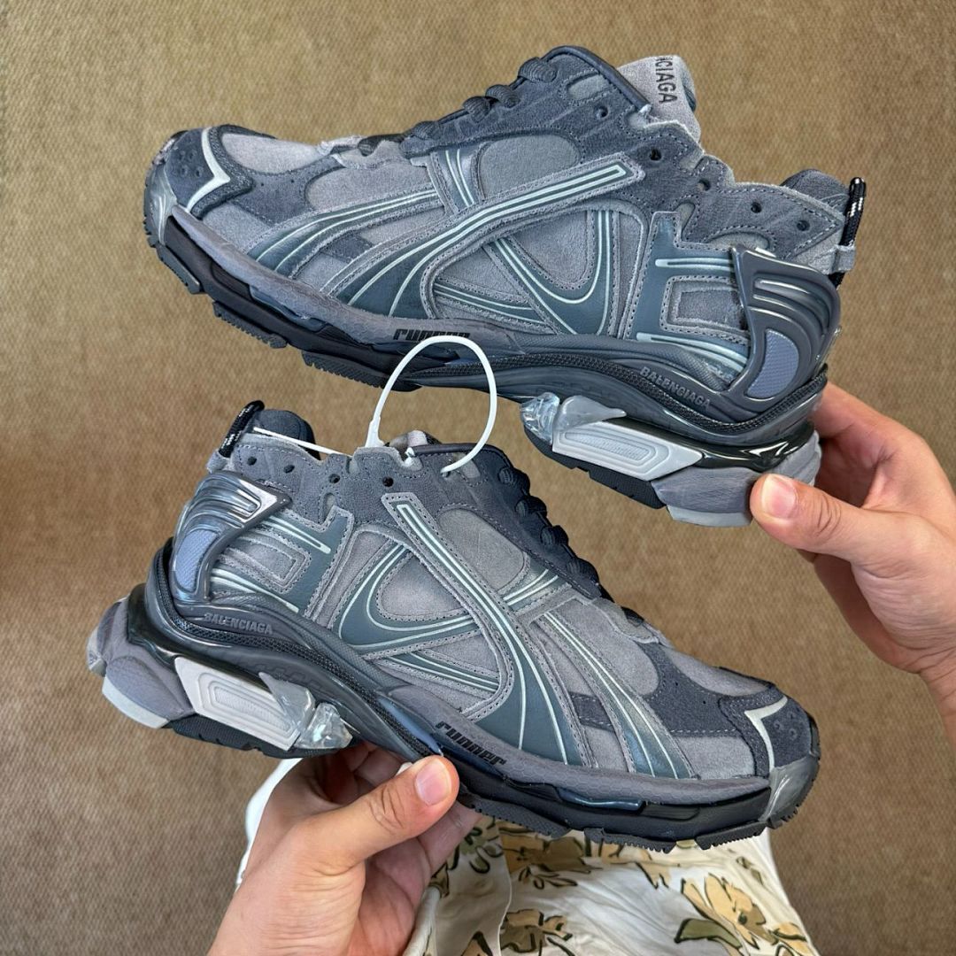 Balenciaga Runner Sneaker Grey 677403W3RFN1290