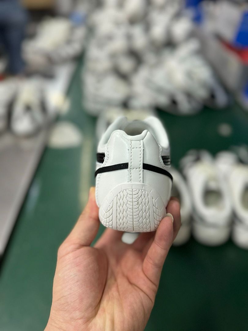 Puma Toddler Low-Top Sneakers White Black with Loop Laces