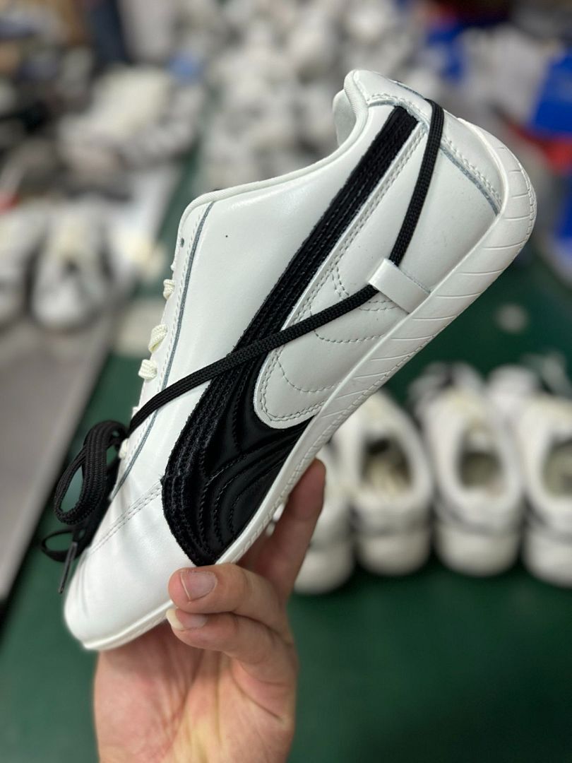 Puma Toddler Low-Top Sneakers White Black with Loop Laces