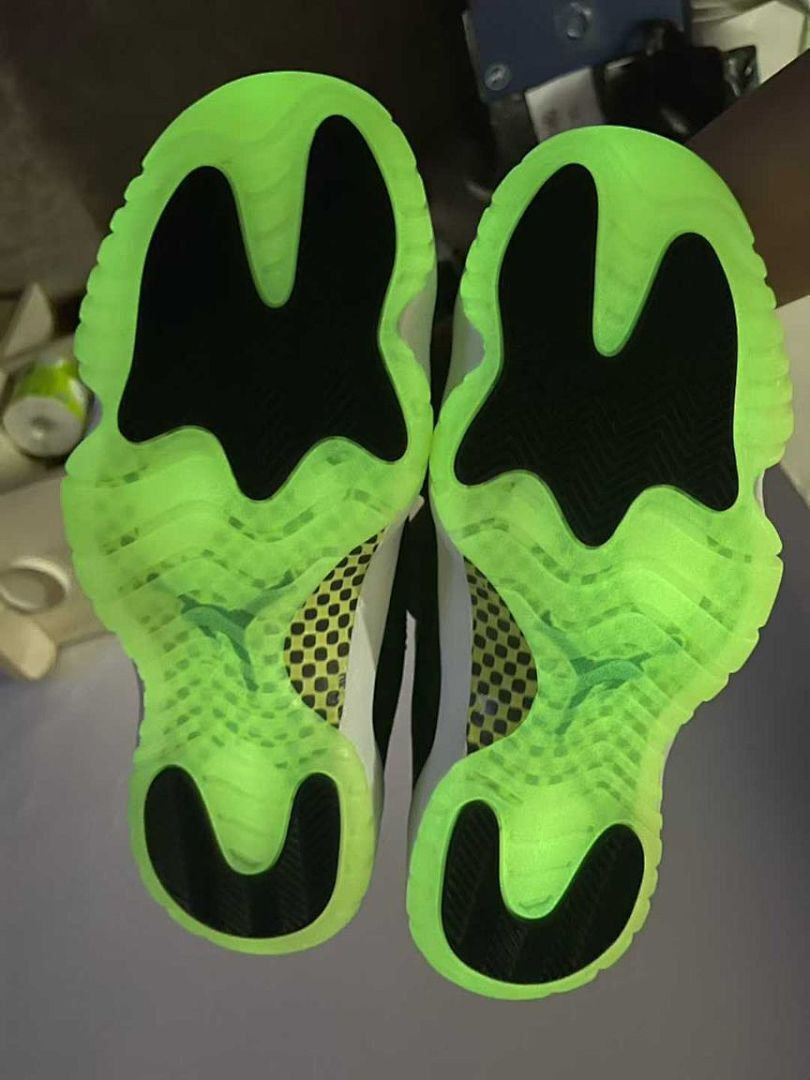 Air Jordan 11 Retro 'Glow in the Dark'