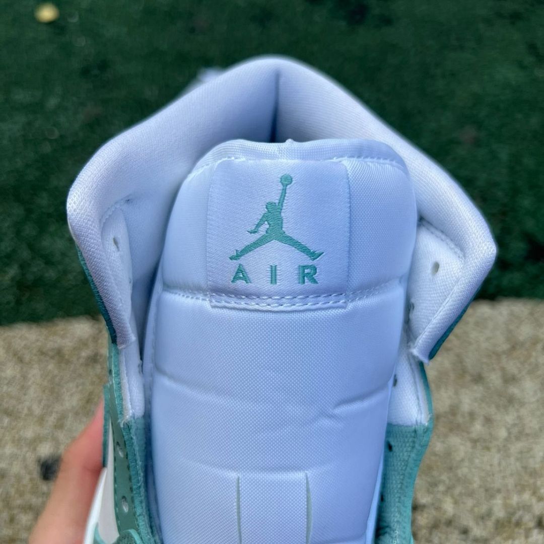 Air Jordan 1 Mid Island Green 554724-132