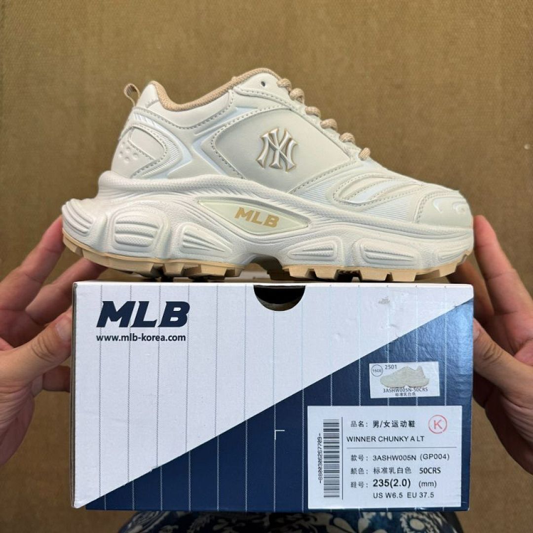 MLB Chunky Liner Low New York Yankees Cream Gold 3ASXCA12N50CRD
