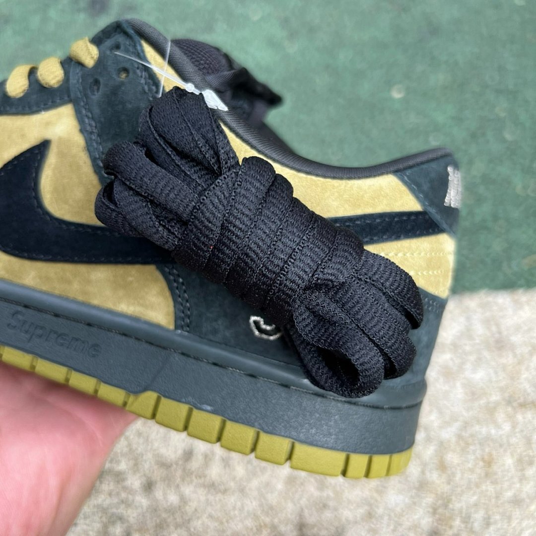 Nike SB Dunk Low Supreme '94 Black Gold