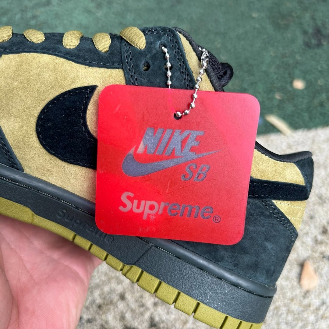 Nike SB Dunk Low Supreme '94 Black Gold