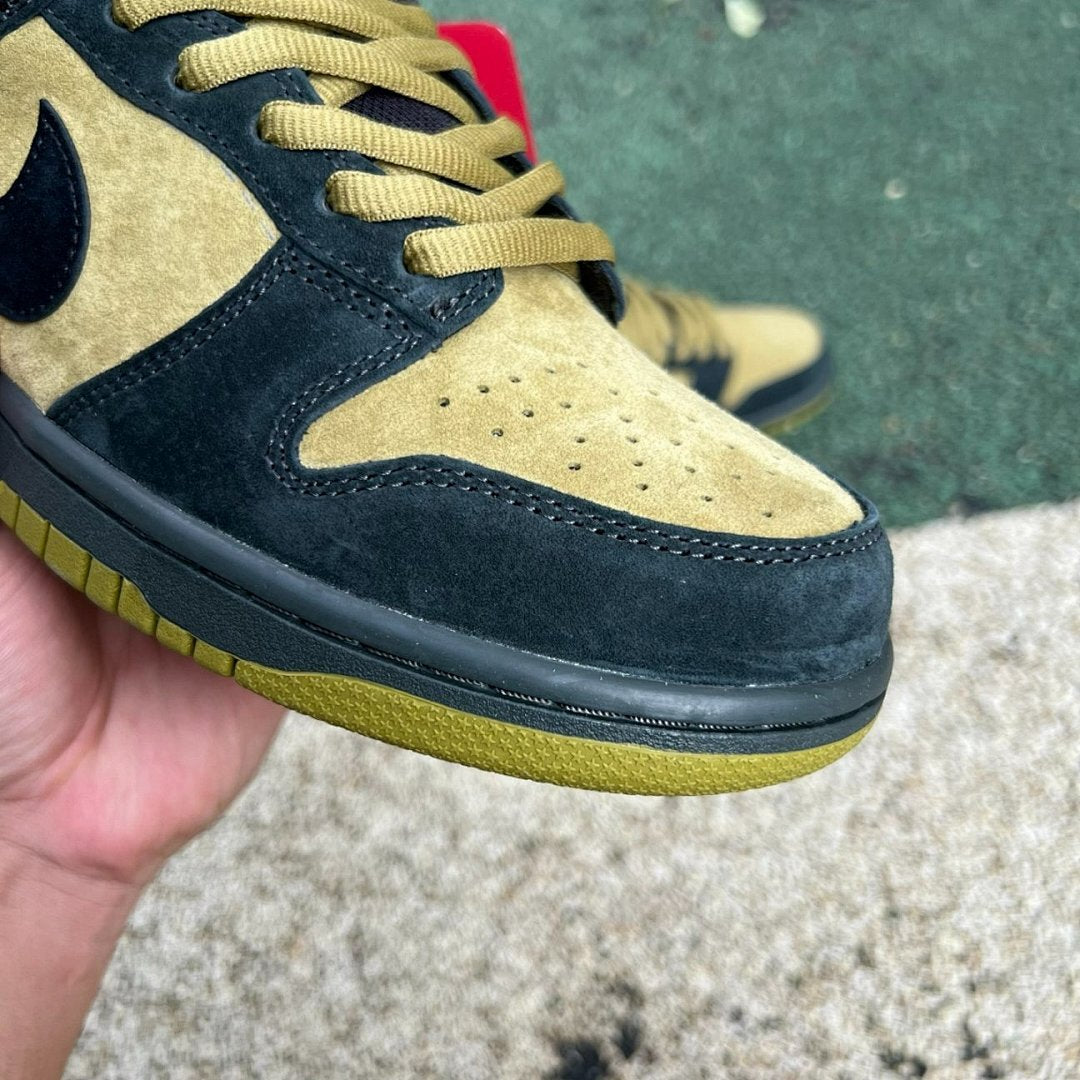 Nike SB Dunk Low Supreme '94 Black Gold