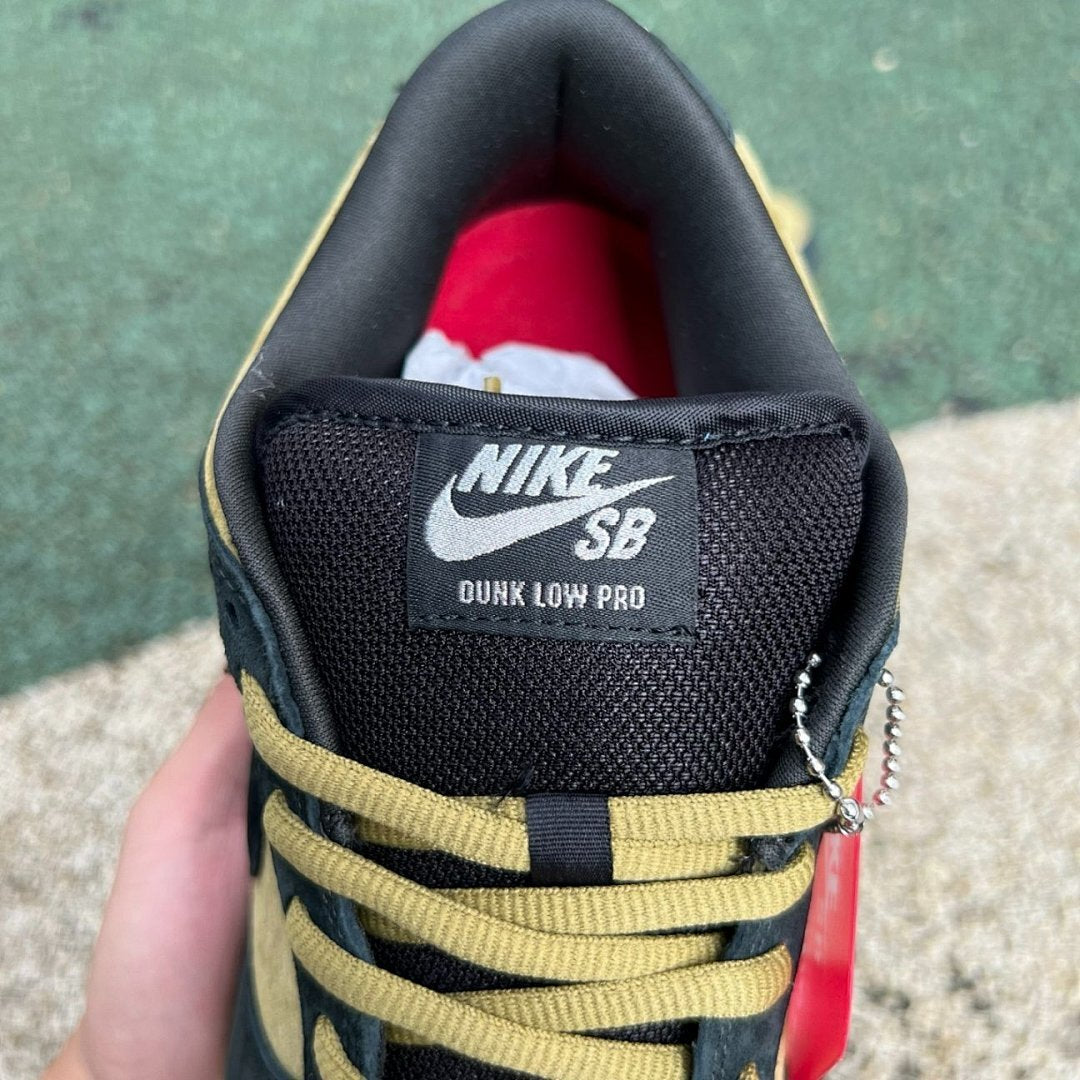 Nike SB Dunk Low Supreme '94 Black Gold