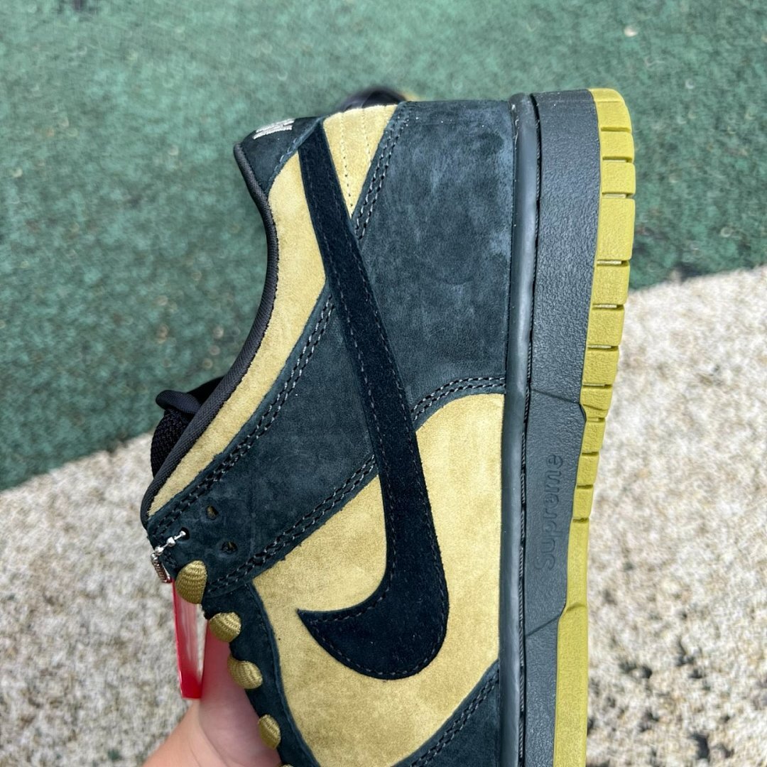 Nike SB Dunk Low Supreme '94 Black Gold