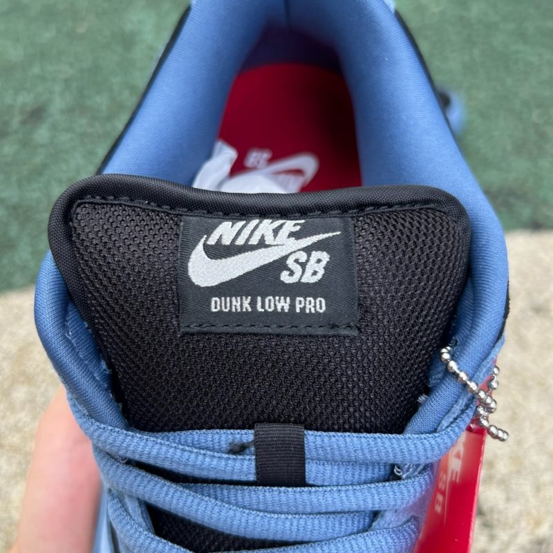 Nike SB Dunk Low Supreme Hyper Royal DH3228-103