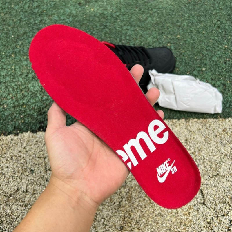 Nike SB Dunk Low Supreme '94 Black Red 428925-001