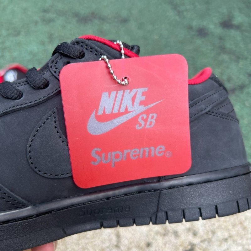 Nike SB Dunk Low Supreme '94 Black Red 428925-001
